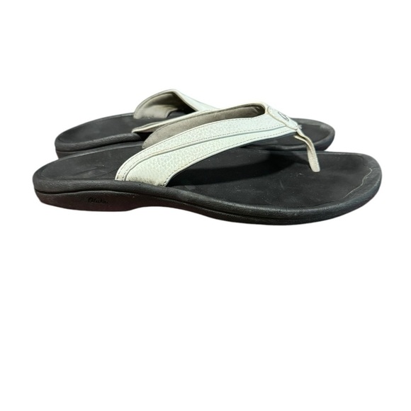 OluKai Shoes - OLUKAI Women’s Size 8 Flip Flops Sandals Thongs White Black Beach Vacation